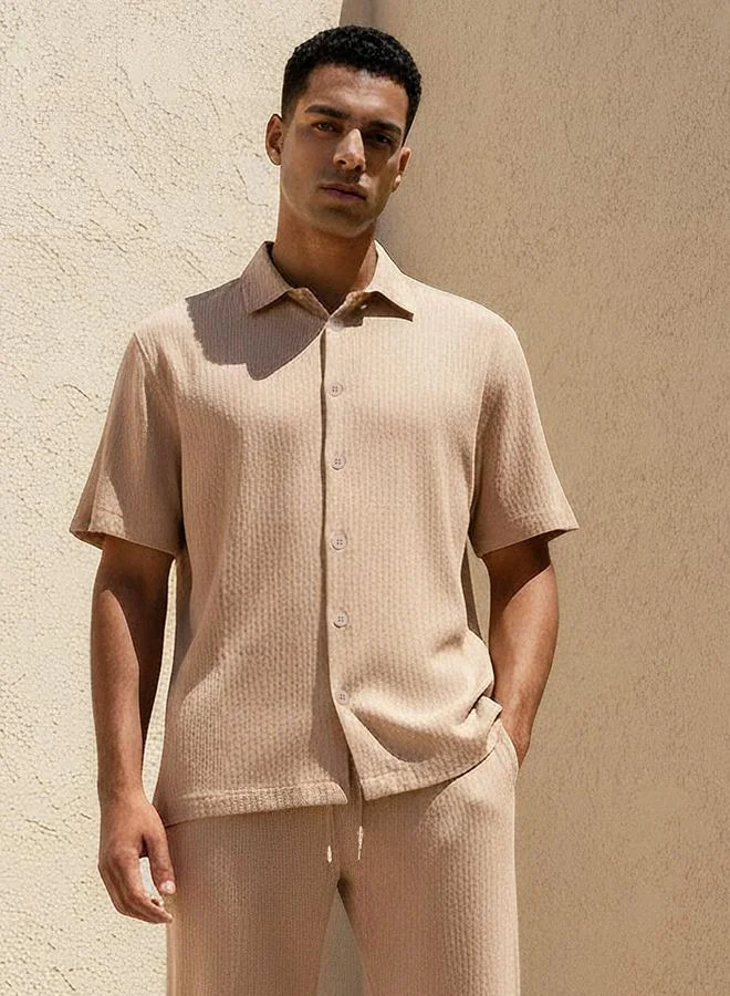 ايكونيك Iconic Men Regular Fit Collared Crinkled Short Sleeve Shirt